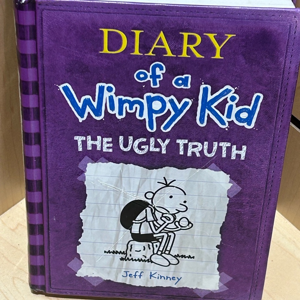 Diary of a Wimpy Kid: The Ugly Truth - Purple Cover